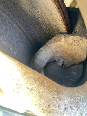 PINZA DE FRENO DELANTERA IZQUIERDA