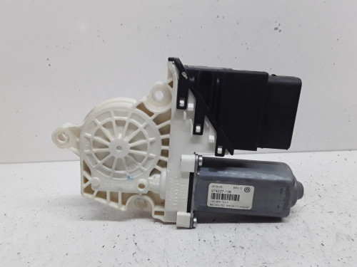 MOTOR ELEVALUNAS TRASERO IZQUIERDO VOLKSWAGEN PASSAT BERLINA (3C2) 
