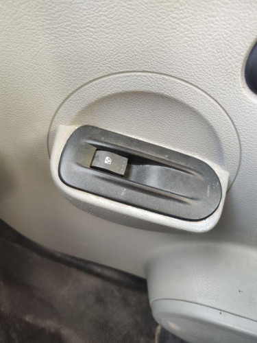 MANDO ELEVALUNAS DELANTERO DERECHO Nissan INTERSTAR (X70) 