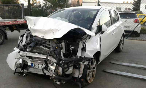 OPEL CORSA E — vehículo donante para recambios 