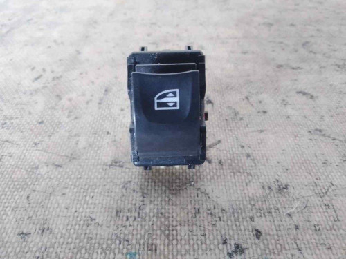 MANDO ELEVALUNAS DELANTERO DERECHO Renault CAPTUR I 