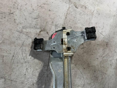ELEVALUNAS DELANTERO IZQUIERDO
