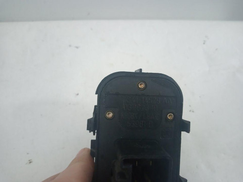  MANDO ELEVALUNAS DELANTERO IZQUIERDO Ford FOCUS BERLINA (CAK) 