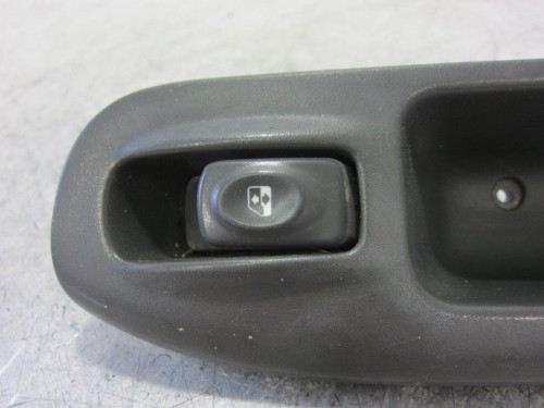  MANDO ELEVALUNAS DELANTERO DERECHO RENAULT SCENIC I (JA...) 