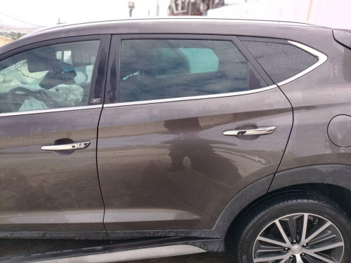 PUERTA TRASERA IZQUIERDA Hyundai TUCSON (TL) 