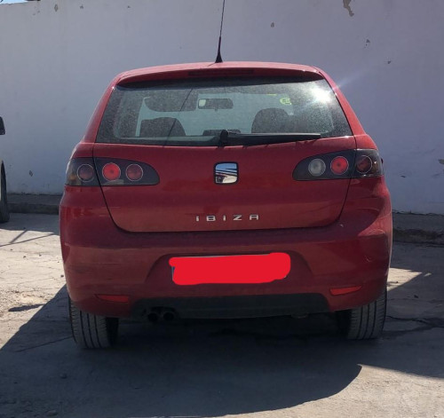 SEAT IBIZA (6L1) — vehículo donante para recambios 