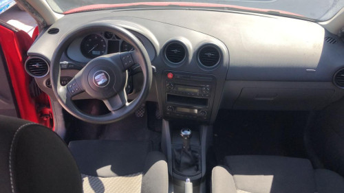 SEAT IBIZA (6L1) — vehículo donante para recambios 