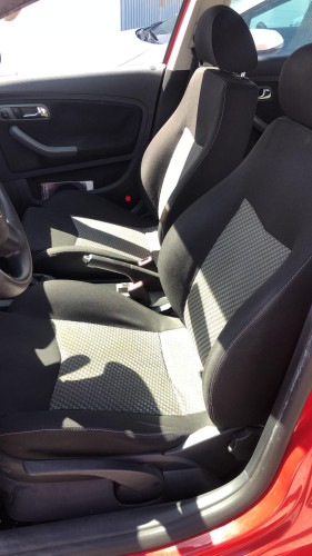 SEAT IBIZA (6L1) — vehículo donante para recambios 