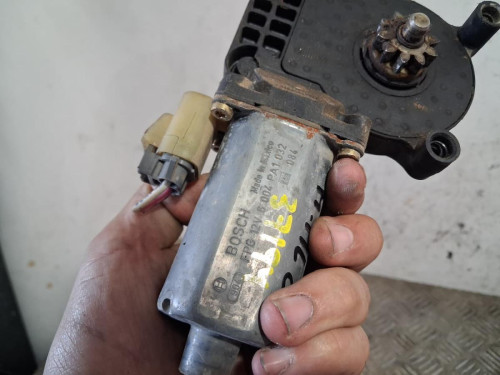 MOTOR ELEVALUNAS DELANTERO IZQUIERDO 