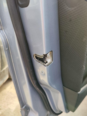 CERRADURA PUERTA DELANTERA IZQUIERDA