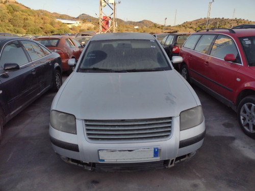 VOLKSWAGEN PASSAT BERLINA (3B3) used