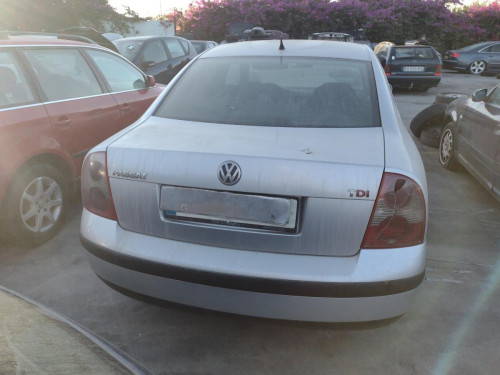 VOLKSWAGEN PASSAT BERLINA (3B3) used