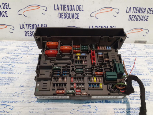 CAJA RELES / FUSIBLES 