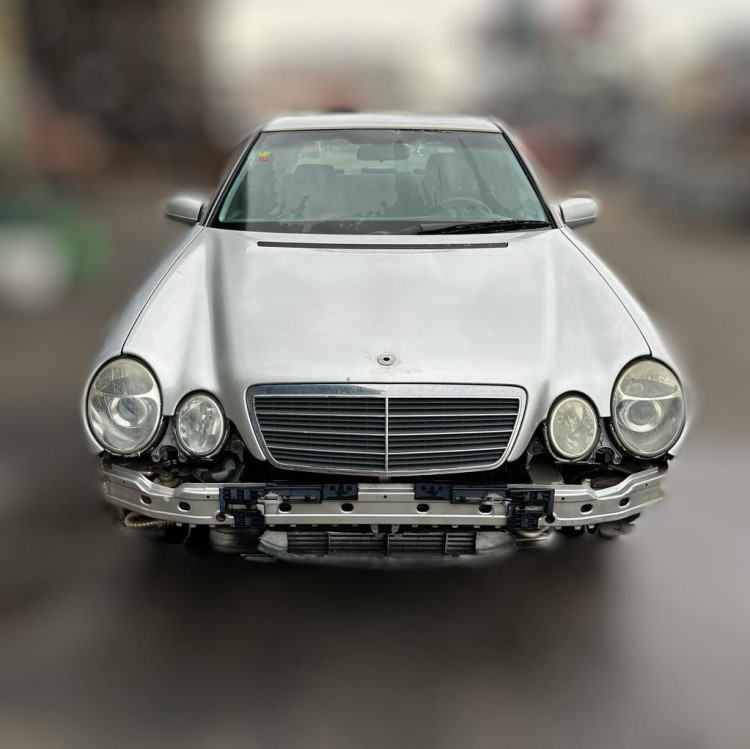 MERCEDES-BENZ CLASE E (BM 210) BERLINA