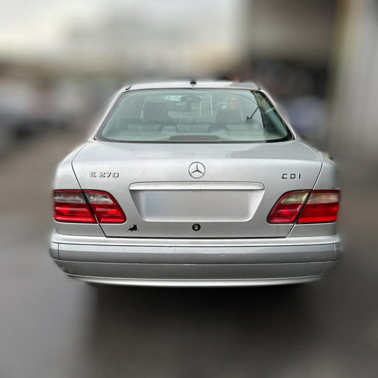 MERCEDES-BENZ CLASE E (BM 210) BERLINA