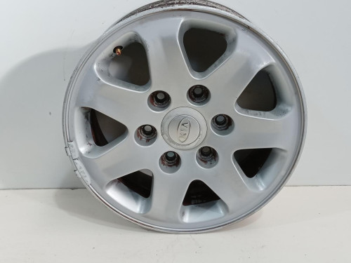 LLANTA Kia CARNIVAL 