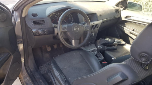 Opel Astra H Berlina (2004->) — Donor Vehicle for Used Parts 