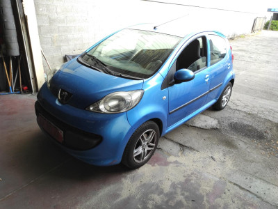 PEUGEOT 107
