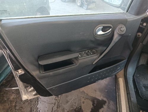 RENAULT MEGANE II BERLINA 5P — vehículo donante para recambios 