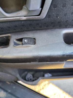 MANDO ELEVALUNAS DELANTERO DERECHO, KIA, CARENS (RS)