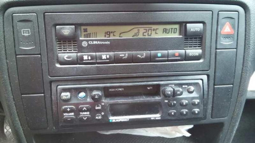  VOLKSWAGEN PASSAT BERLINA (3B2) 