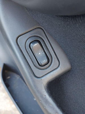 MANDO ELEVALUNAS DELANTERO DERECHO Opel Corsa C (2000->)