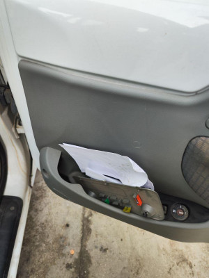 ELEVALUNAS DELANTERO DERECHO