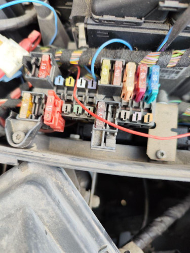 CAJA RELES / FUSIBLES de segunda mano