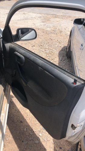 OPEL CORSA C — vehículo donante para recambios 