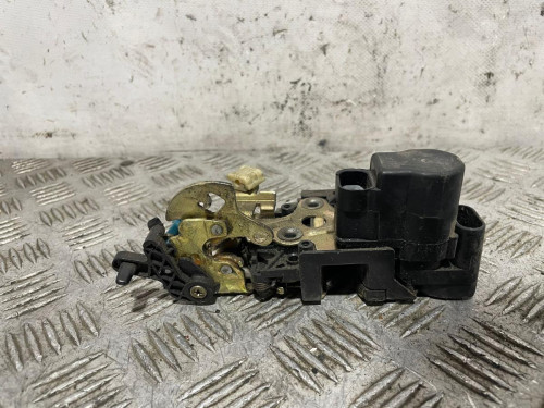  CERRADURA PUERTA TRASERA DERECHA 