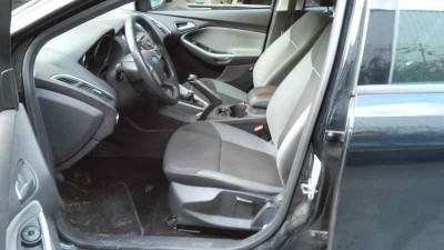 FORD FOCUS BERLINA (CB8)