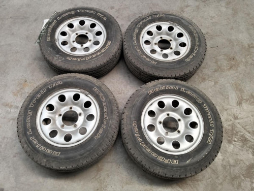 JUEGO LLANTAS Suzuki VITARA (SE/SF/ET) 