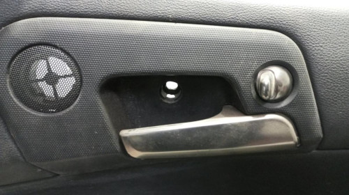 MANETA INTERIOR DELANTERA DERECHA б/у