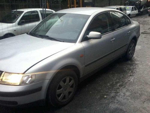  VOLKSWAGEN PASSAT BERLINA (3B2) 