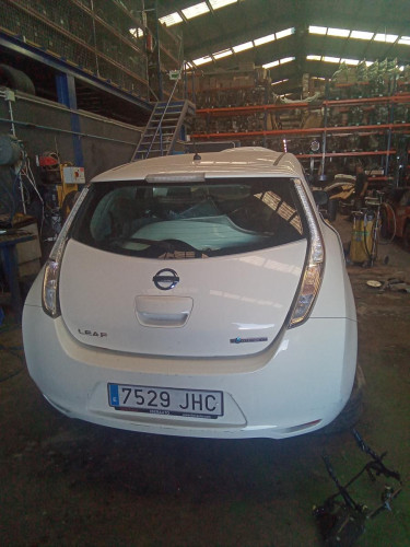 NISSAN LEAF (ZE0) 