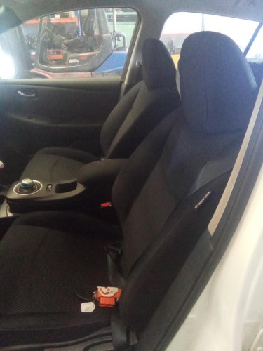  NISSAN LEAF (ZE0) 