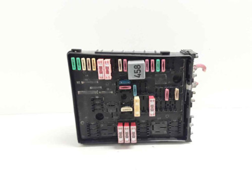 CAJA RELES / FUSIBLES 