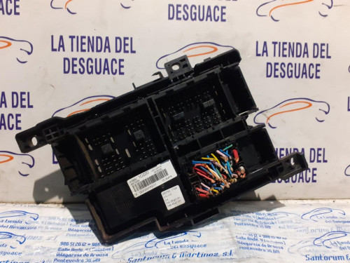  CAJA RELES / FUSIBLES 