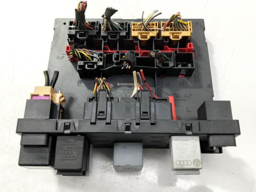  CAJA RELES / FUSIBLES AUDI A3 (8P1) 