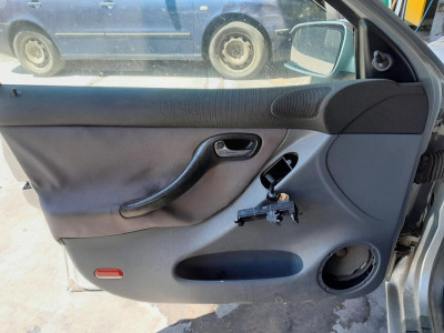 SEAT LEON (1M1)