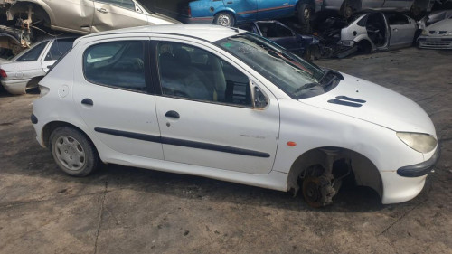 PEUGEOT 206 — vehículo donante para recambios 