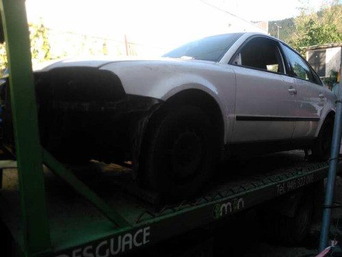  VOLKSWAGEN PASSAT BERLINA (3B3) 