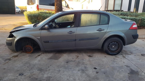 Renault Megane II Classic Berlina (2003->) Confort Dynamique — vehículo donante para recambios 