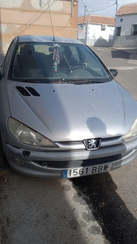 PEUGEOT 206 — vehículo donante para recambios 