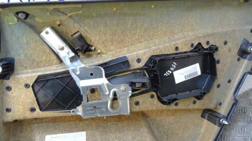 GUARNECIDO PUERTA TRASERA IZQUIERDA de segunda mano