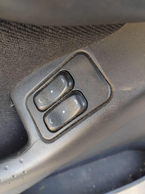 MANDO ELEVALUNAS DELANTERO IZQUIERDO Opel Corsa C (2000->)
