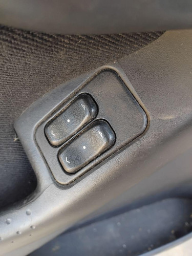 MANDO ELEVALUNAS DELANTERO IZQUIERDO Opel Corsa C (2000->) 