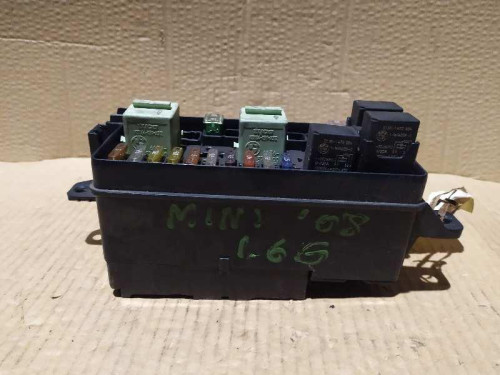  CAJA RELES / FUSIBLES 