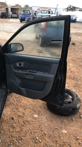 KIA CARENS (RS) — vehículo donante para recambios 