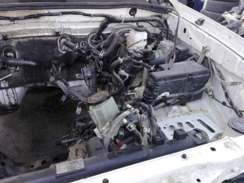 TOYOTA HILUX (KUN) — vehículo donante para recambios 